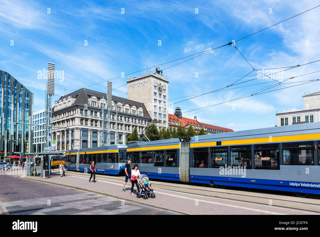 En tramway Augustusplatz, Leipzig, Saxe, Allemagne Banque D'Images