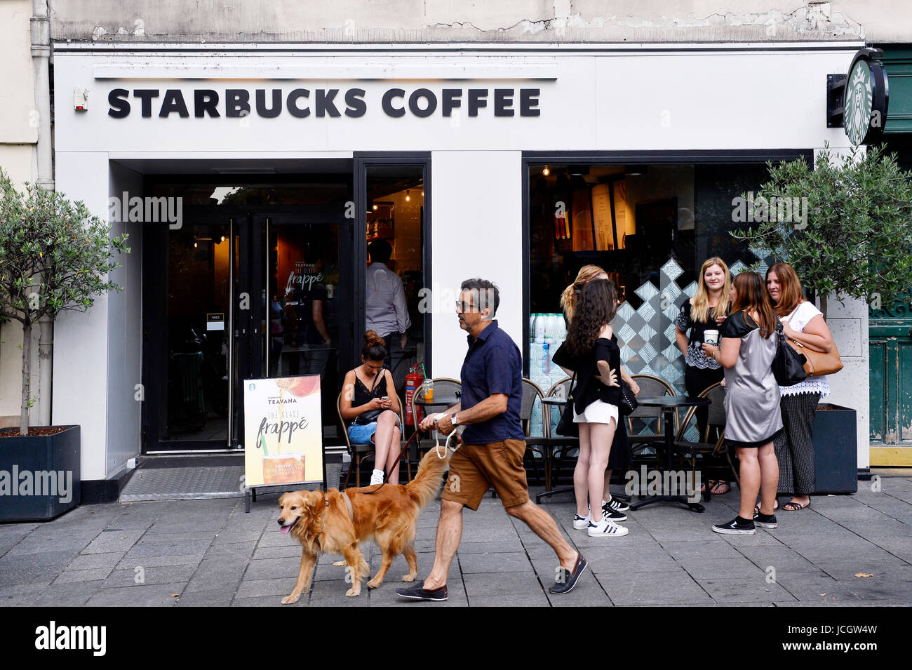 Café Starbucks, rue Montorgueil, Paris, France Banque D'Images