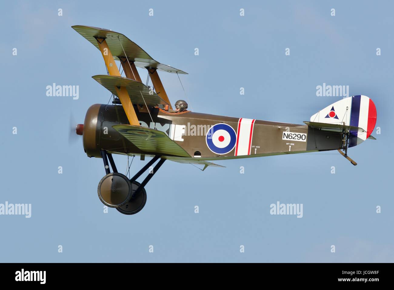 Sopwith Triplane 'Dixie II' volant à Shuttleworth Banque D'Images