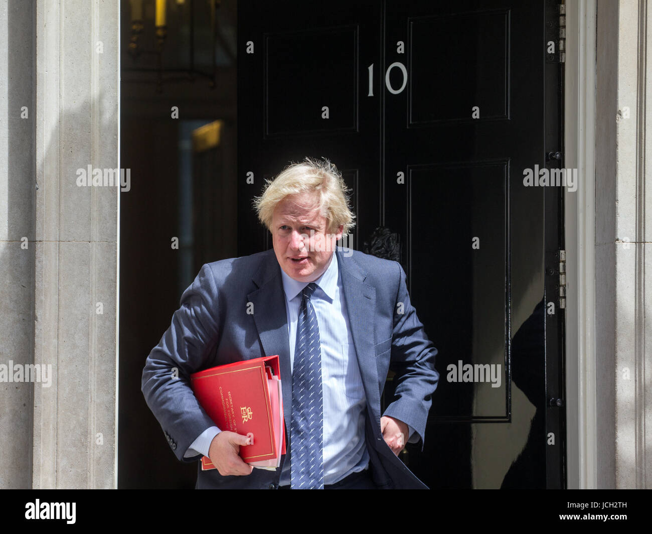 Boris Johnson, secrétaire aux Affaires étrangères et député fédéral d'Uxbridge et South Ruislip,au numéro 10 Downing Street pour une réunion du Cabinet Banque D'Images