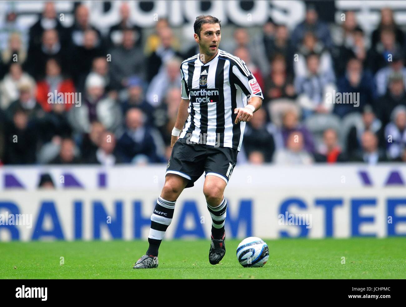 ZURAB KHIZANISHVILI Newcastle Newcastle United FC V DONCASTER ROVERS ST JAMES PARK, Newcastle, Angleterre 24 octobre 2009 GAA2346 ATTENTION ! Cette photo ne peut être utilisée que pour les journaux et/ou à des fins d'édition de magazines. Ne peut être utilisé pour l'utilisation en ligne/Internet, ni pour les publications impliquant 1 joueur, 1 ou 1 Concours Club, sans l'autorisation écrite de Football DataCo Ltd. Pour toute question, veuillez communiquer avec le Football DataCo Ltd au  +44 (0) 207 864 9121 Banque D'Images