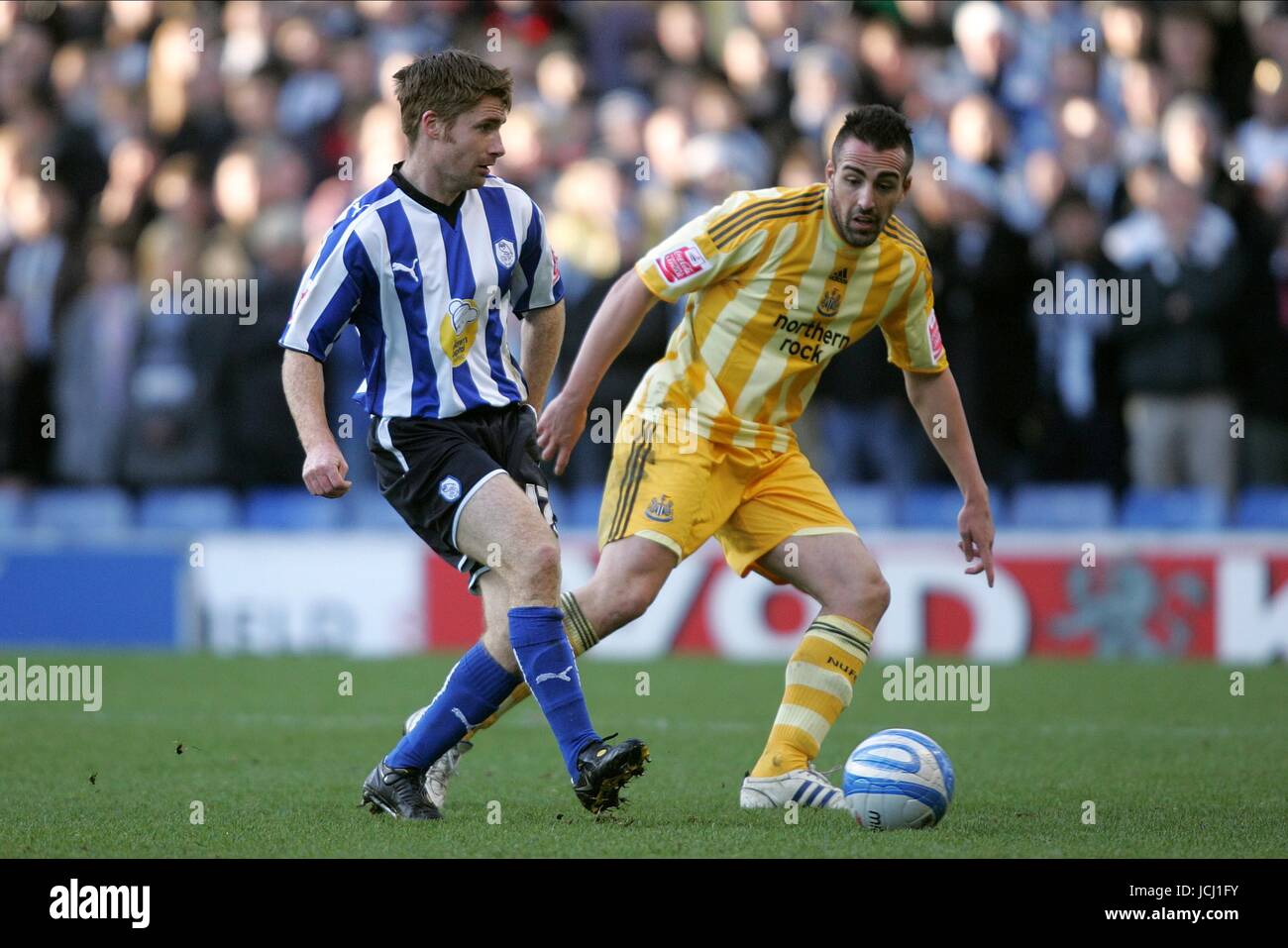 JAMES O'Connor & JOSE ENRIQUE V SHEFFIELD WEDNESDAY SHEFFIELD WEDNESDAY V NEWCASTLE UNITED NEWCASTLE HILLSBOROUGH, Sheffield, Angleterre 26 Décembre 2009 GAB6692 ATTENTION ! Cette photo ne peut être utilisée que pour les journaux et/ou à des fins d'édition de magazines. Ne peut être utilisé pour l'utilisation en ligne/Internet, ni pour les publications impliquant 1 joueur, 1 ou 1 Concours Club, sans l'autorisation écrite de Football DataCo Ltd. Pour toute question, veuillez communiquer avec le Football DataCo Ltd au  +44 (0) 207 864 9121 Banque D'Images