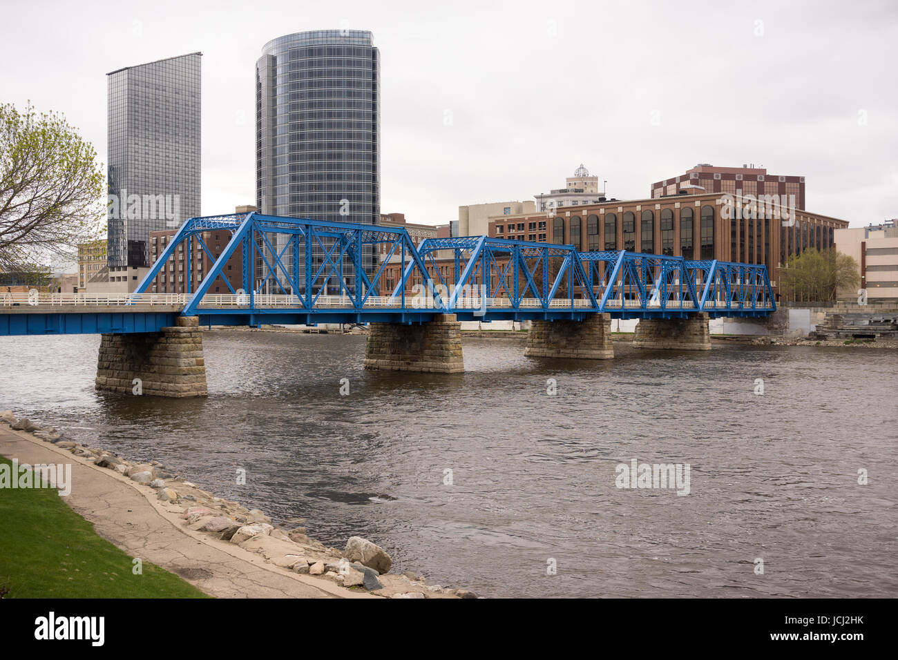 La ville de Grand Rapids à côté de la rivière Grand, dans le Michigan, USA Banque D'Images
