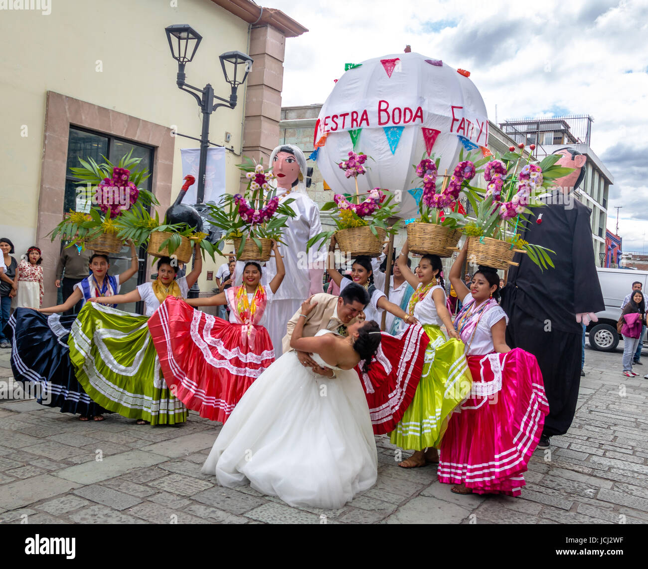 Défilé de mariage mexicains typiques régionaux savent comme Calenda de Bodas - Oaxaca, Mexique Banque D'Images