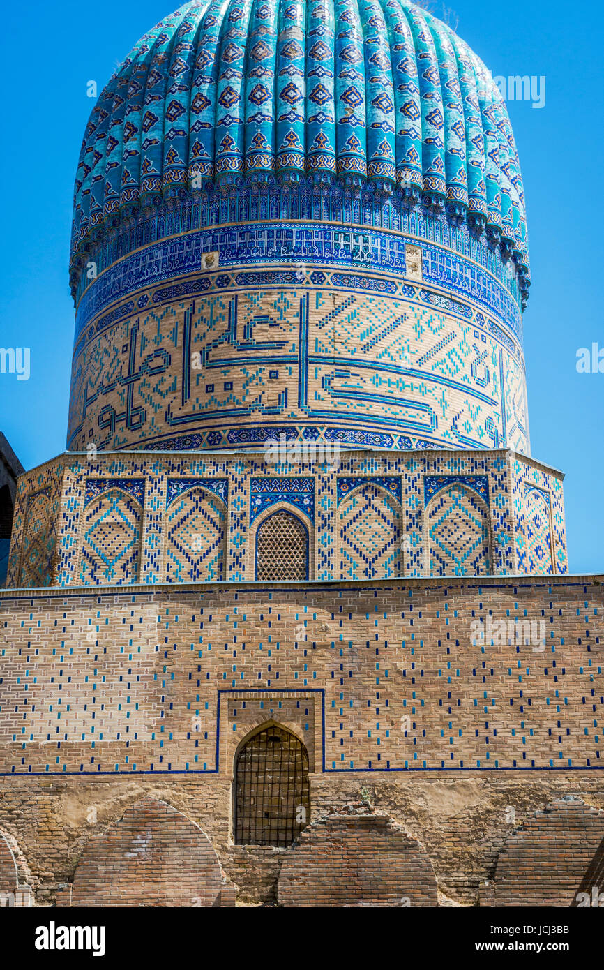 La mosquée Bibi-Khanym (Bibi-Xonum), Samarkand, Ouzbékistan avec mosaïques bleu Banque D'Images