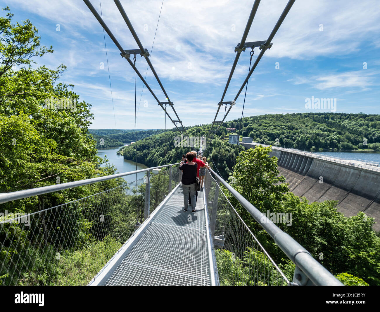 Rappbode réservoir d'eau, pont suspendu le plus long du monde entier (pour juin 2017) , 453 m, longueur ouvert nommé Titan RT, Rappbode, Harz, Allemagne Banque D'Images