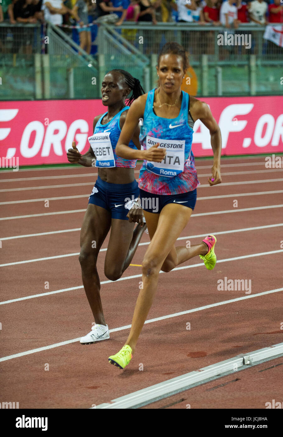 ROME, ITALIE, 8 juin. Golden Gala Pietro Mennea, Winny Chebet du Kenya et de la Suède Bahta Farepp concurrentes dans la course de 1500m femmes lors de la Ligue, de l'IAAF Banque D'Images