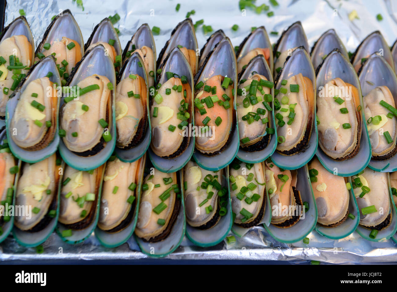 Les coquilles Nightmarket dans la ville de Krabi sur la mer d'Andaman au sud de la Thaïlande. Banque D'Images