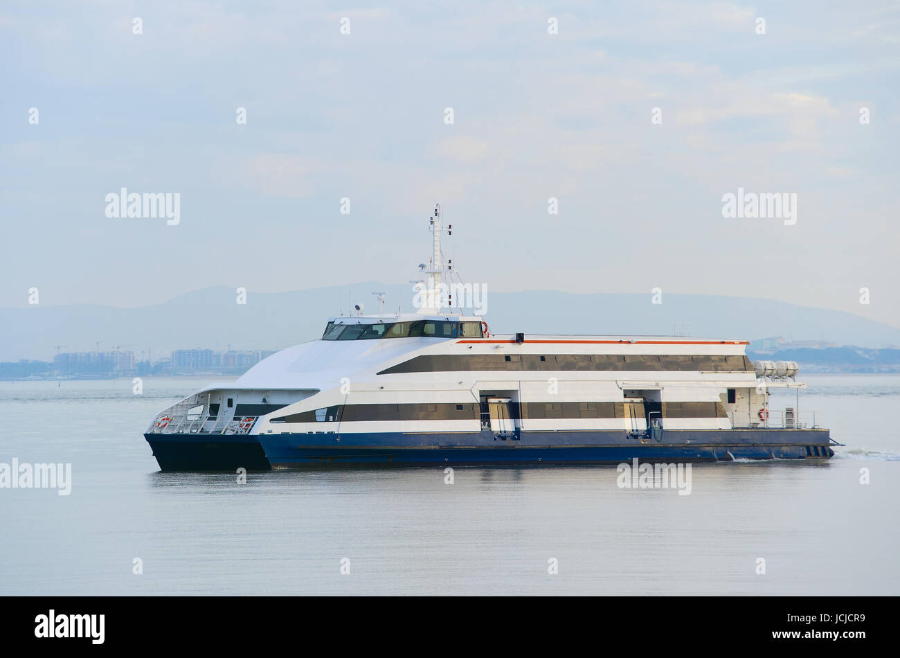 Ferry de Lisbonne à Almada sur le Tage. Portugal Banque D'Images