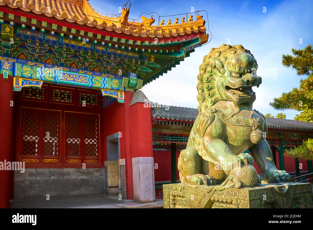 Lion de Bronze au Summer Palace, Beijing, Chine Banque D'Images