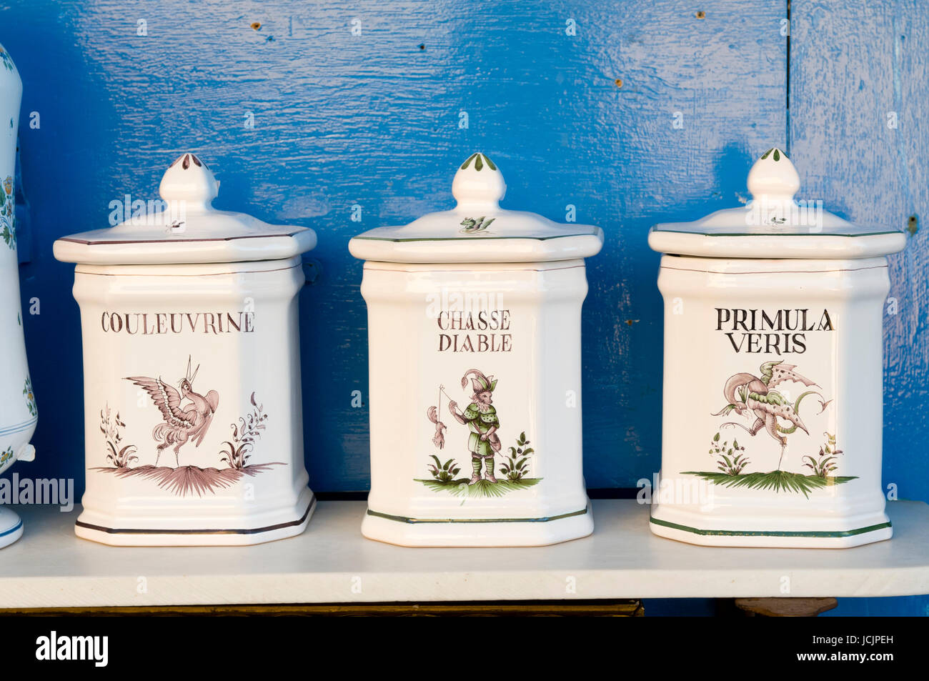 Faïence, poterie, Moustiers-Sainte-Marie, Provence, France Photo Stock -  Alamy