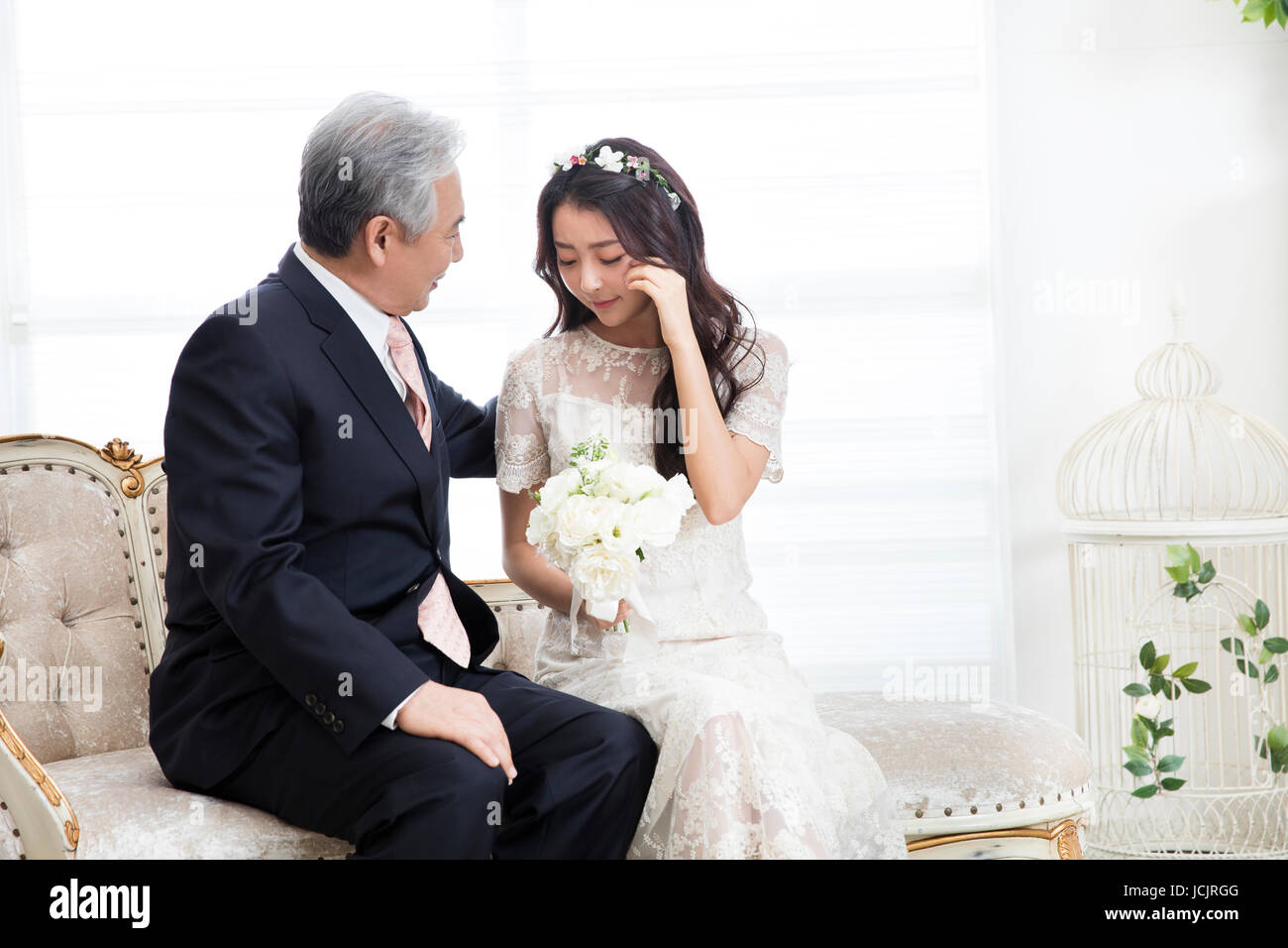 Le père aimant et sa fille de se marier Banque D'Images