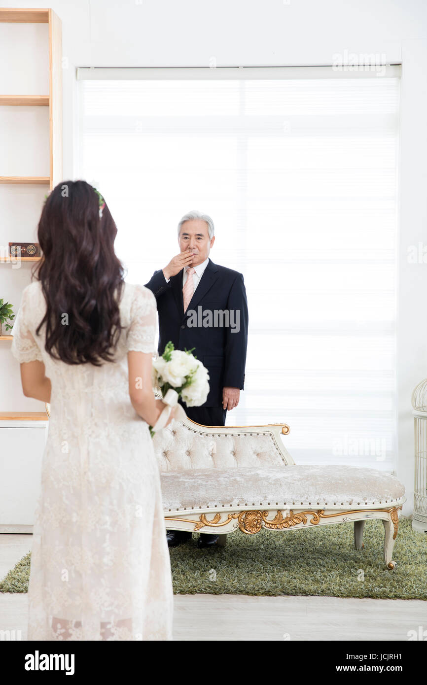 Père aimant à à sa fille de se marier Banque D'Images