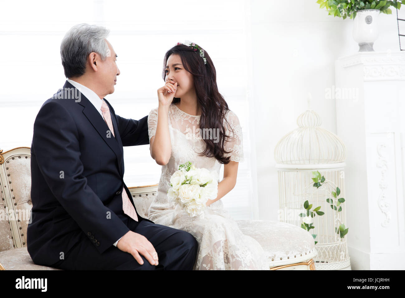 Le père aimant et sa fille de se marier Banque D'Images