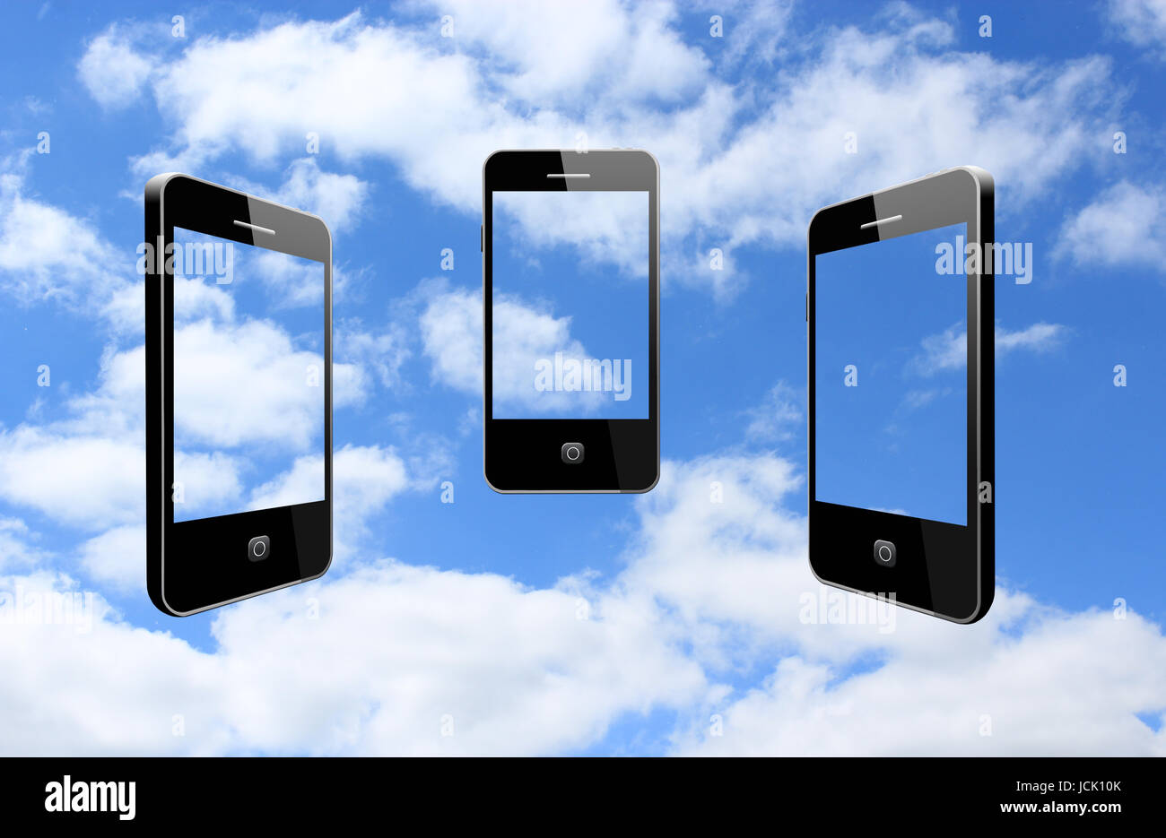 Trois téléphones mobiles modernes sur le ciel nuageux Banque D'Images