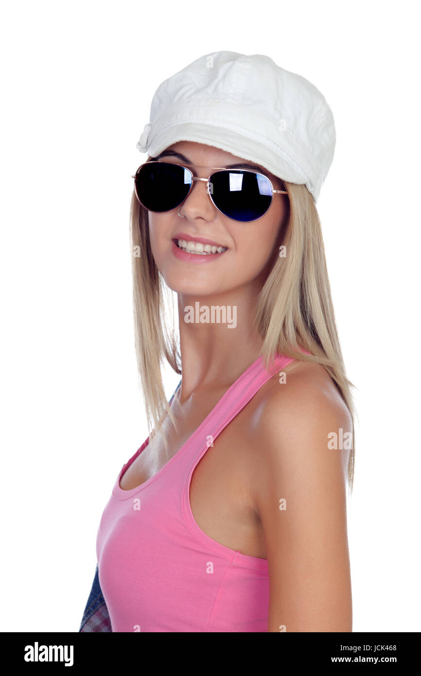 Casual fille blonde avec des lunettes de soleil isolé sur fond blanc Banque D'Images