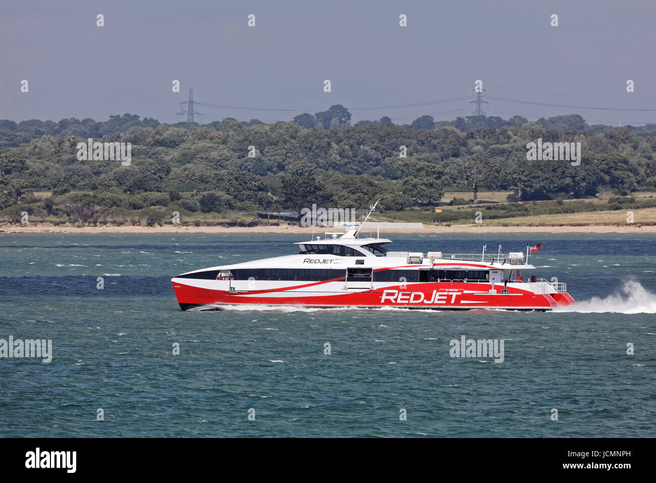 RedJet croix Hi-Speed Solent traversier de passagers à pied ici de West Cowes et Southampton Town Quay Banque D'Images