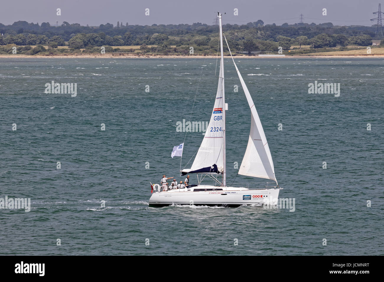 Location de bateaux à voile à Farview Société Oceanis 37 Yacht de faux pas et de l'équipage dans le Solent Banque D'Images