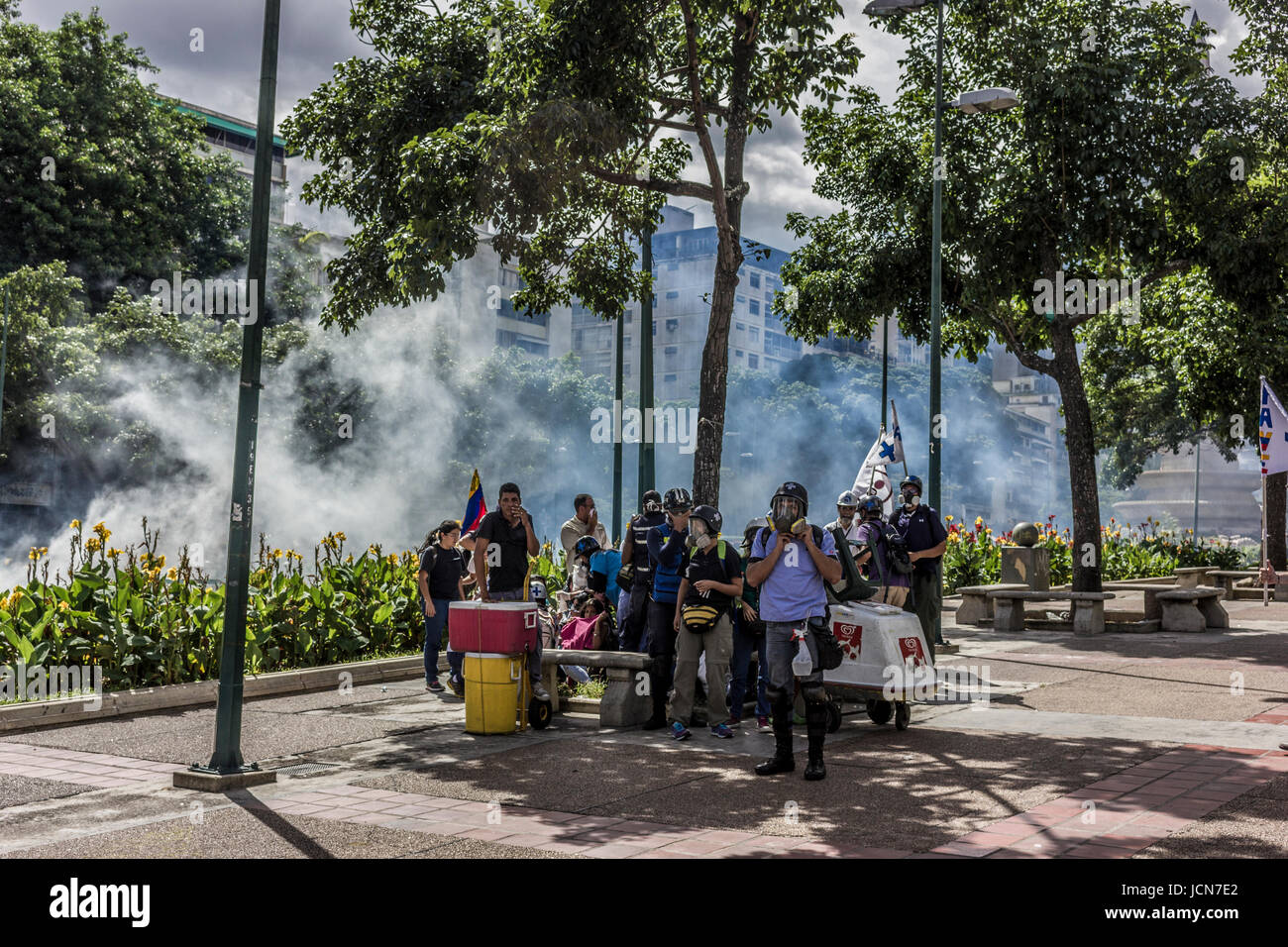 Caracas, Venezuela, le mercredi 14 juin 2017. Des centaines de milliers de manifestants sont descendus dans la rue pour demander de nouvelles élections dans le pays b Banque D'Images