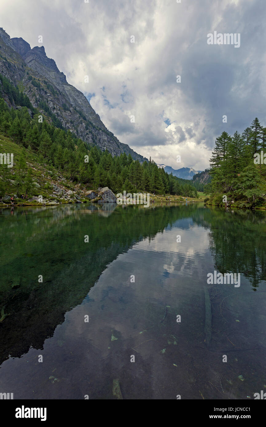 Les sorcières (le lac Lago delle Streghe) dans la région de Alpe Devero, Italie. Banque D'Images
