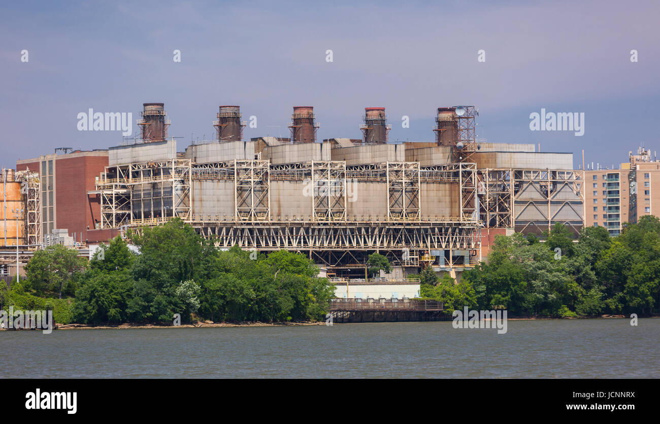 ALEXANDRIA, Virginia, USA - PRGS Potomac River, une ancienne centrale électrique au charbon, sur le bord de la Rivière Potomac. Banque D'Images