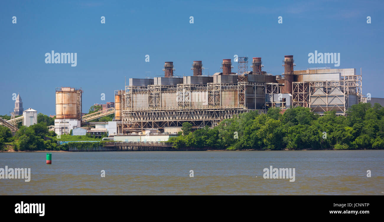 ALEXANDRIA, Virginia, USA - PRGS Potomac River, une ancienne centrale électrique au charbon, sur le bord de la Rivière Potomac. Banque D'Images