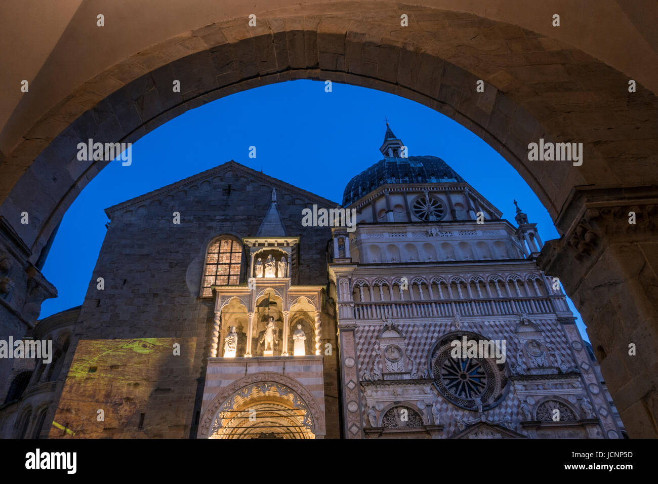 Soirée photo de l'église Santa Maria Maggiore et la chapelle Colleoni Citta Vecchia Bergamo Italie Banque D'Images