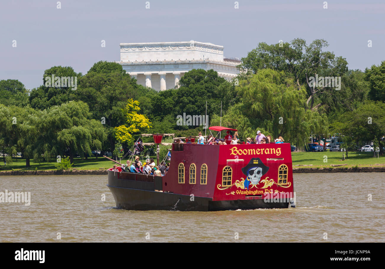 WASHINGTON, DC, USA - Tourisme croisière en bateau, bateau de pirate 'Boomerang' et le Lincoln Memorial, le fleuve Potomac Banque D'Images
