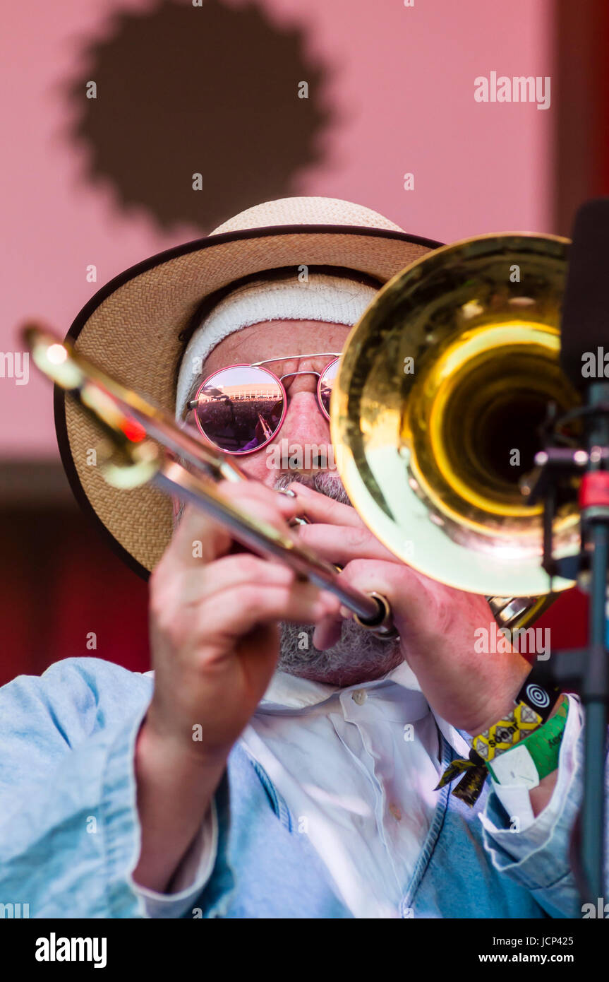 Barcelone, ​​Spain. 16 Juin, 2017. Sónar 2017. Le Sónar de jour. SonarVillage. Fat Freddy's Drop / NZ. Fat Freddy's Drop, probablement le plus populaire groupe jamais réalisé en Nouvelle-Zélande. Credit : Cisco Pelay / Alamy Live News Banque D'Images