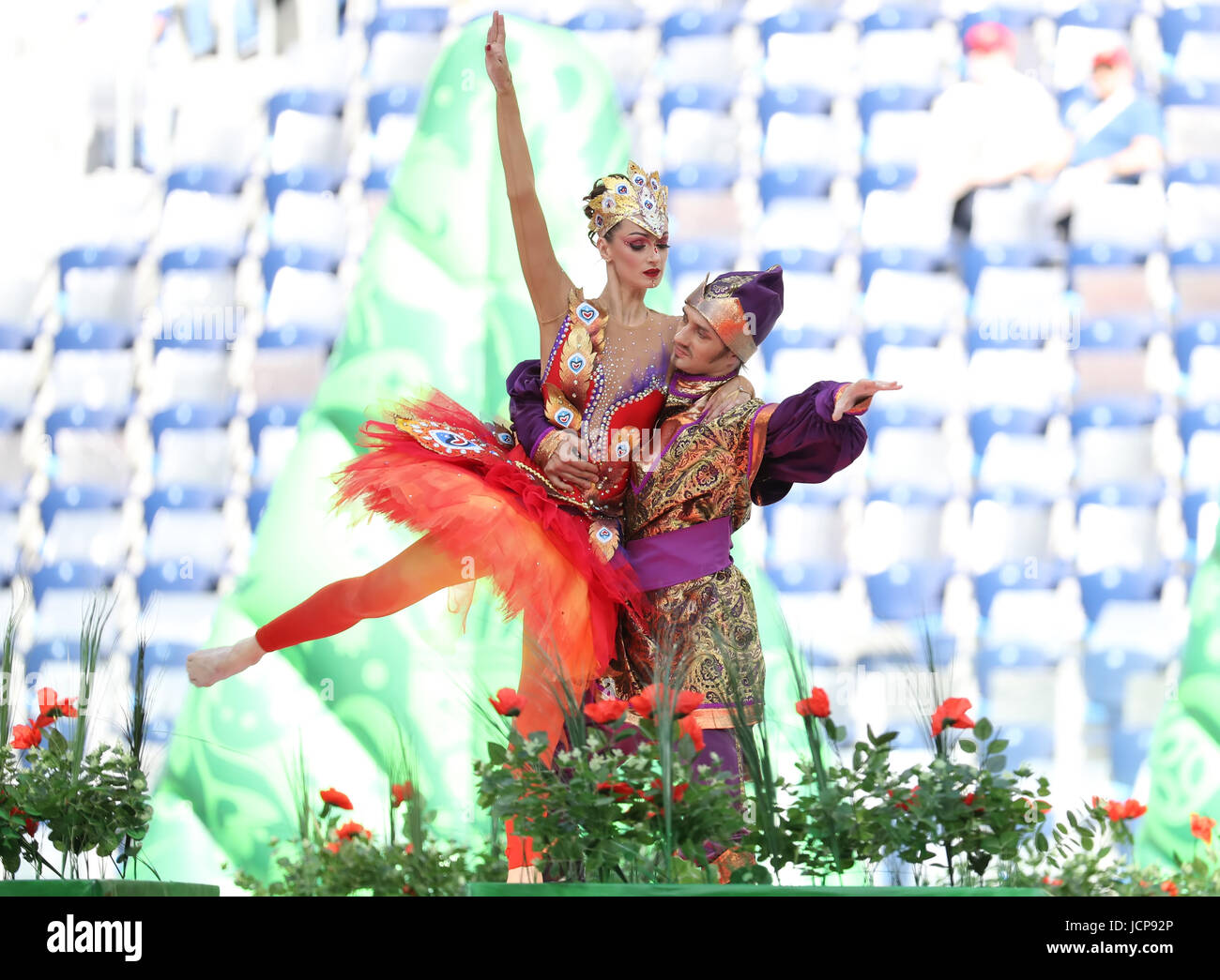 Saint Petersburg. 17 Juin, 2017. Photo prise le 17 juin 2017 montre la cérémonie d'ouverture de la Coupe des Confédérations 2017 en Saint Petersburg, Russie. Credit : Xu Zijian/Xinhua/Alamy Live News Banque D'Images