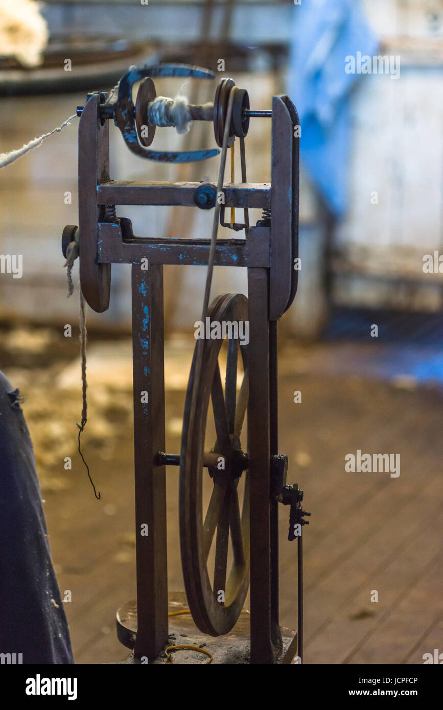 Ancienne filature de laine machine utilisée après une tonte des moutons sur l'île Kangourou. L'Australie. Banque D'Images