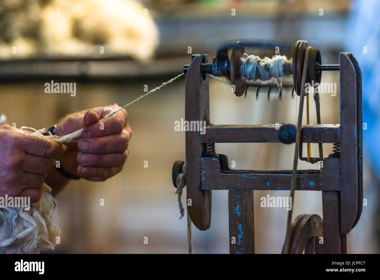 Ancienne filature de laine machine utilisée après une tonte des moutons sur l'île Kangourou. L'Australie. Banque D'Images