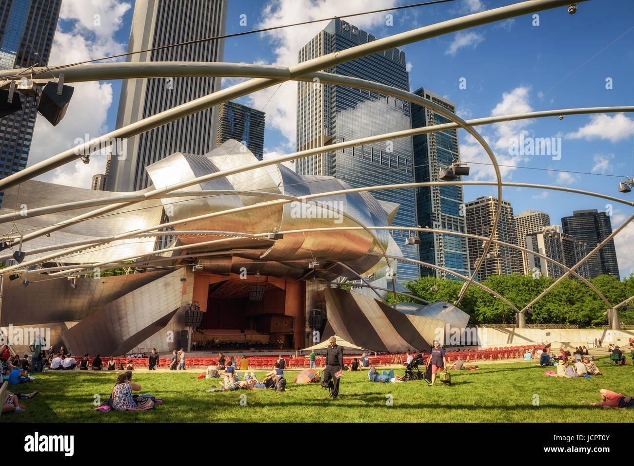 CHICAGO, ILLINOIS, USA - 30 MAI 2016 : Pavillon Jay Pritzker au Millennium Park de Chicago. C'est la patrie de l'Orchestre Symphonique et Grant Park Banque D'Images