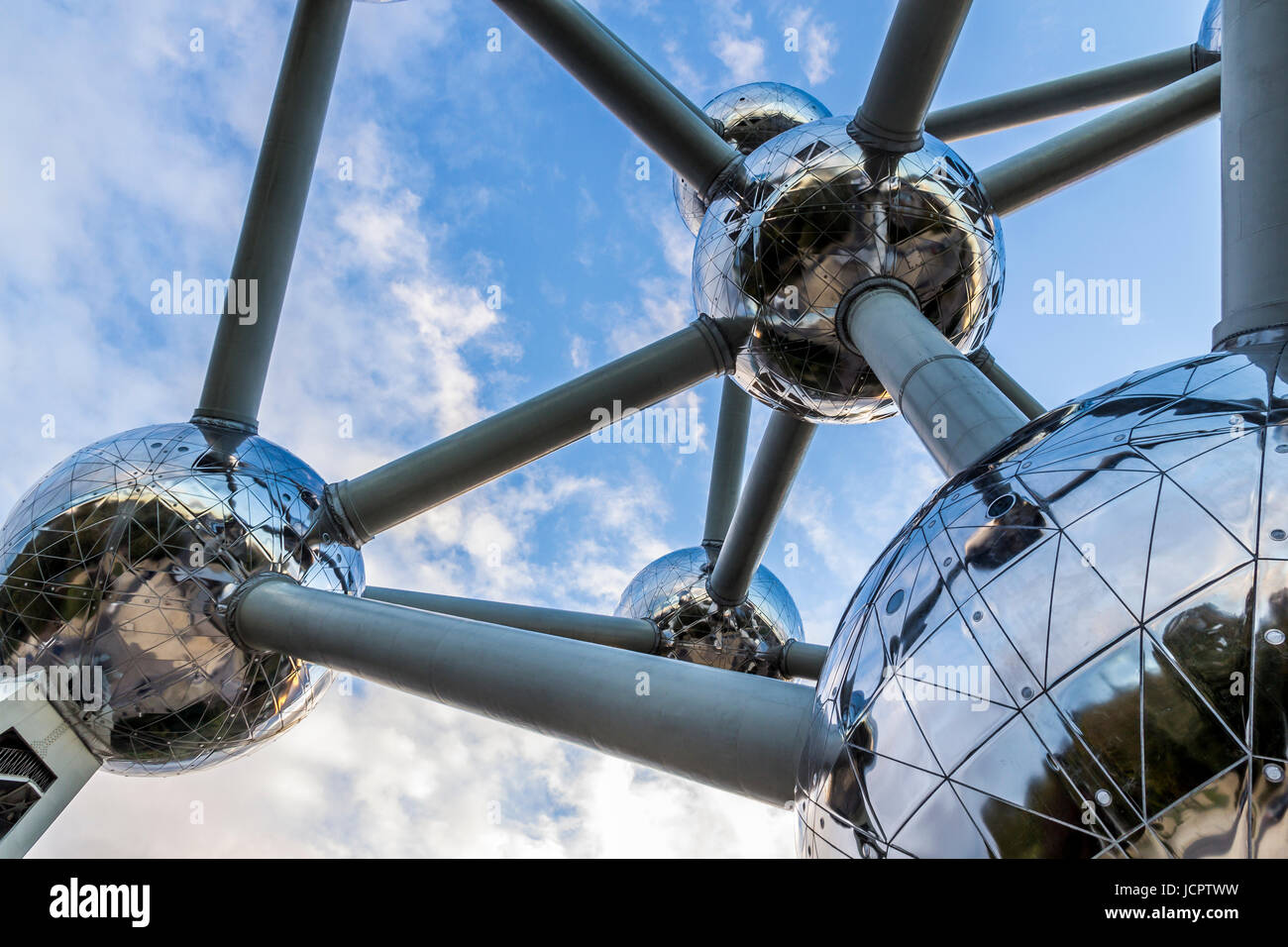 La structure de l'Atomium libre à Bruxelles, Belgique Banque D'Images