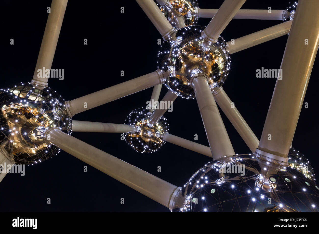L'Atomium à structure libre nuit à Bruxelles, Belgique Banque D'Images