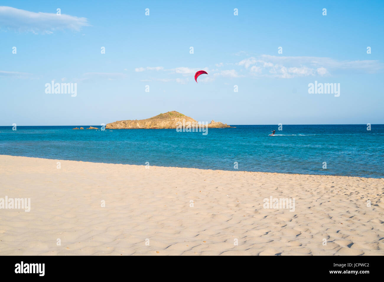 Plage de su Giudeu Chia, sud de la Sardaigne, Italie Banque D'Images