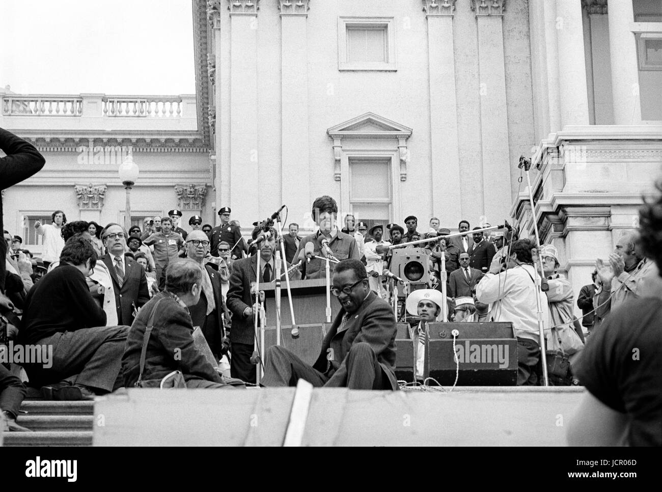 Le 22 avril 1971, le lieutenant John Kerry, vétéran du Vietnam, a participé à la manifestation antiguerre du 1971 Mayday au Capitole des États-Unis. Banque D'Images