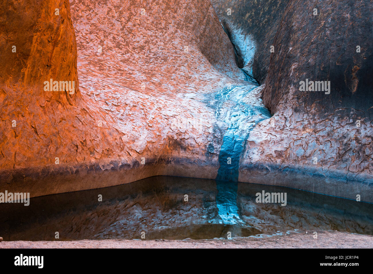 Piscines d'eau à Uluru (Ayers rock), Territoire du Nord. L'Australie Banque D'Images