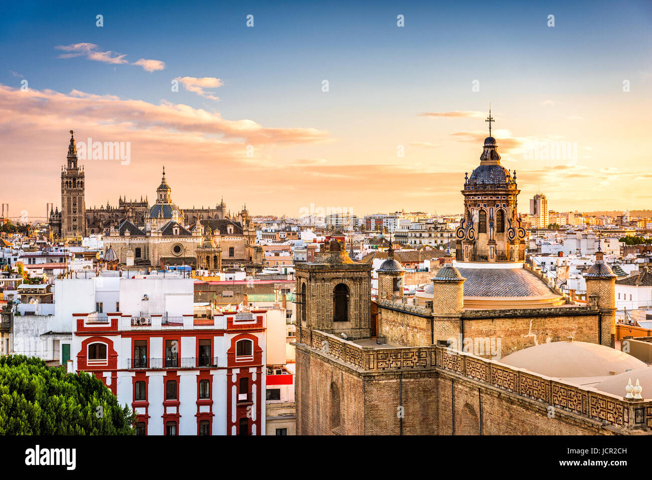 Séville, Espagne Skyline dans le vieux quartier. Banque D'Images