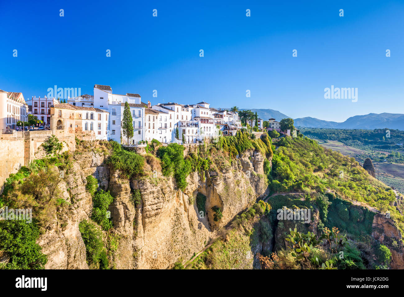 Ronda, Espagne vieille ville paysage urbain sur les gorges du Tage. Banque D'Images