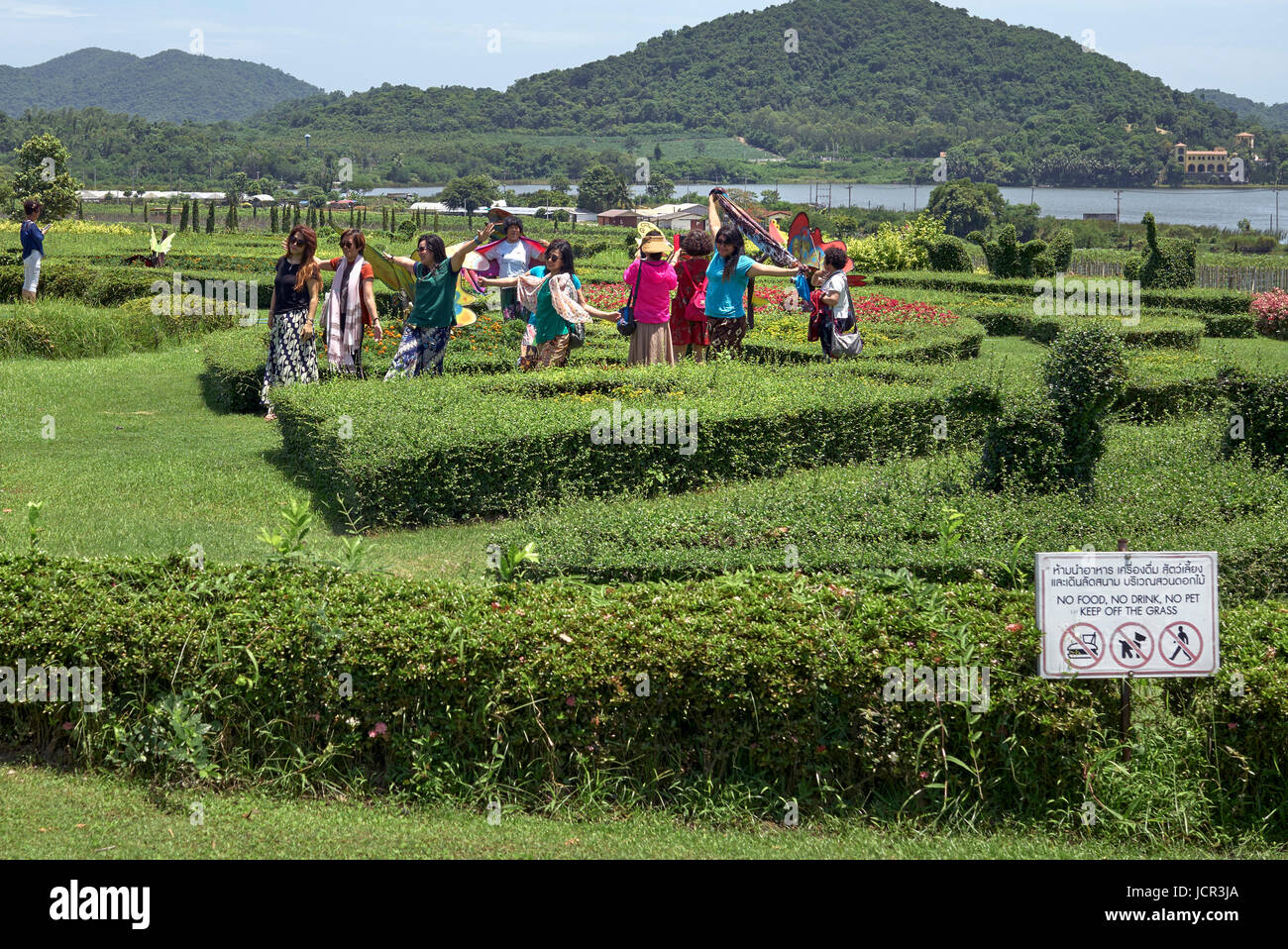 Ne laissez pas le panneau herbe ignoré par les touristes. Banque D'Images
