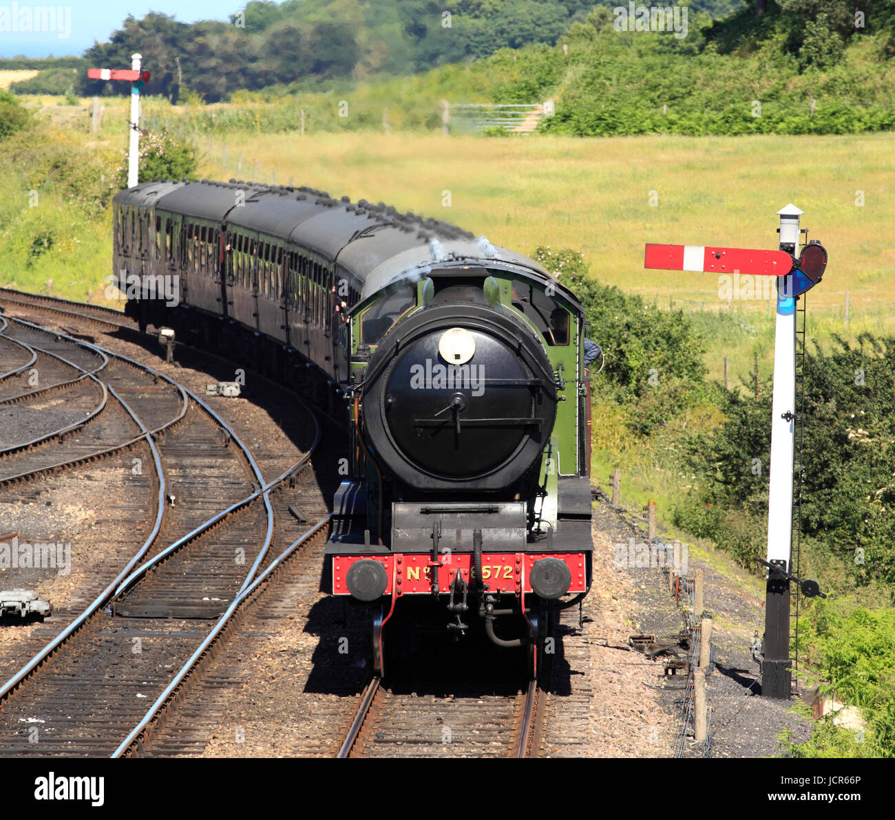 LNER B12 8572 tire en Weybourne Station sur une chaude journée d'été. Le chemin de fer du Nord, North Norfolk Norfolk, Angleterre, Europe Banque D'Images