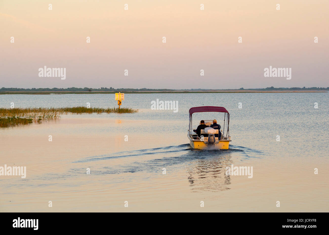 Départ en bateau pour aller à la pêche sur le lac Toho, Kissimmee, Floride. Banque D'Images