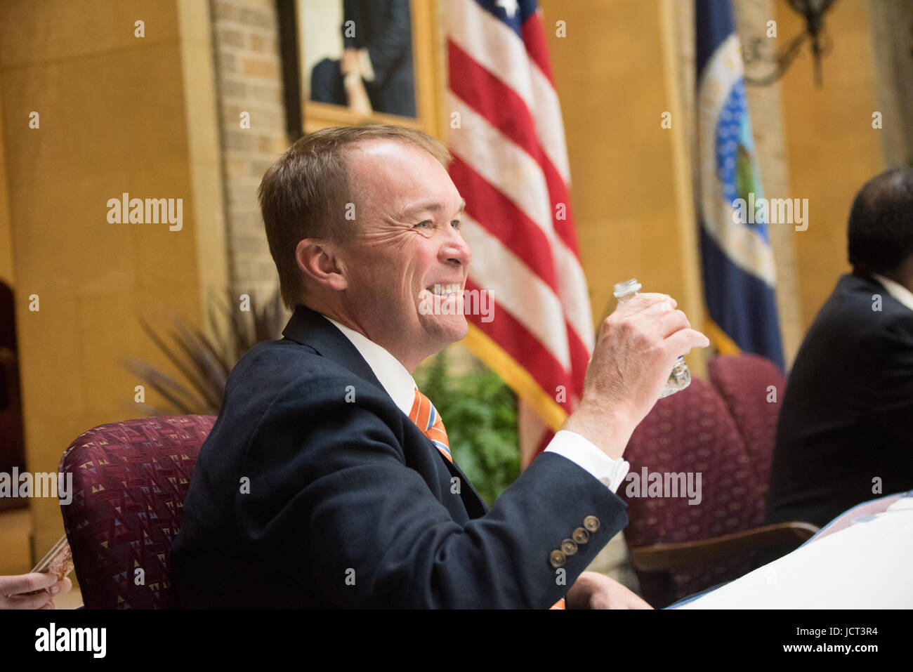 Le Directeur de la White House Office of Management and Budget Mick Mulvaney parle aux délégués lors de la réunion inaugurale de l'Équipe spéciale interinstitutions sur l'agriculture et la prospérité rurale au Ministère de l'Agriculture le 15 juin 2017 à Washington, D.C. Banque D'Images