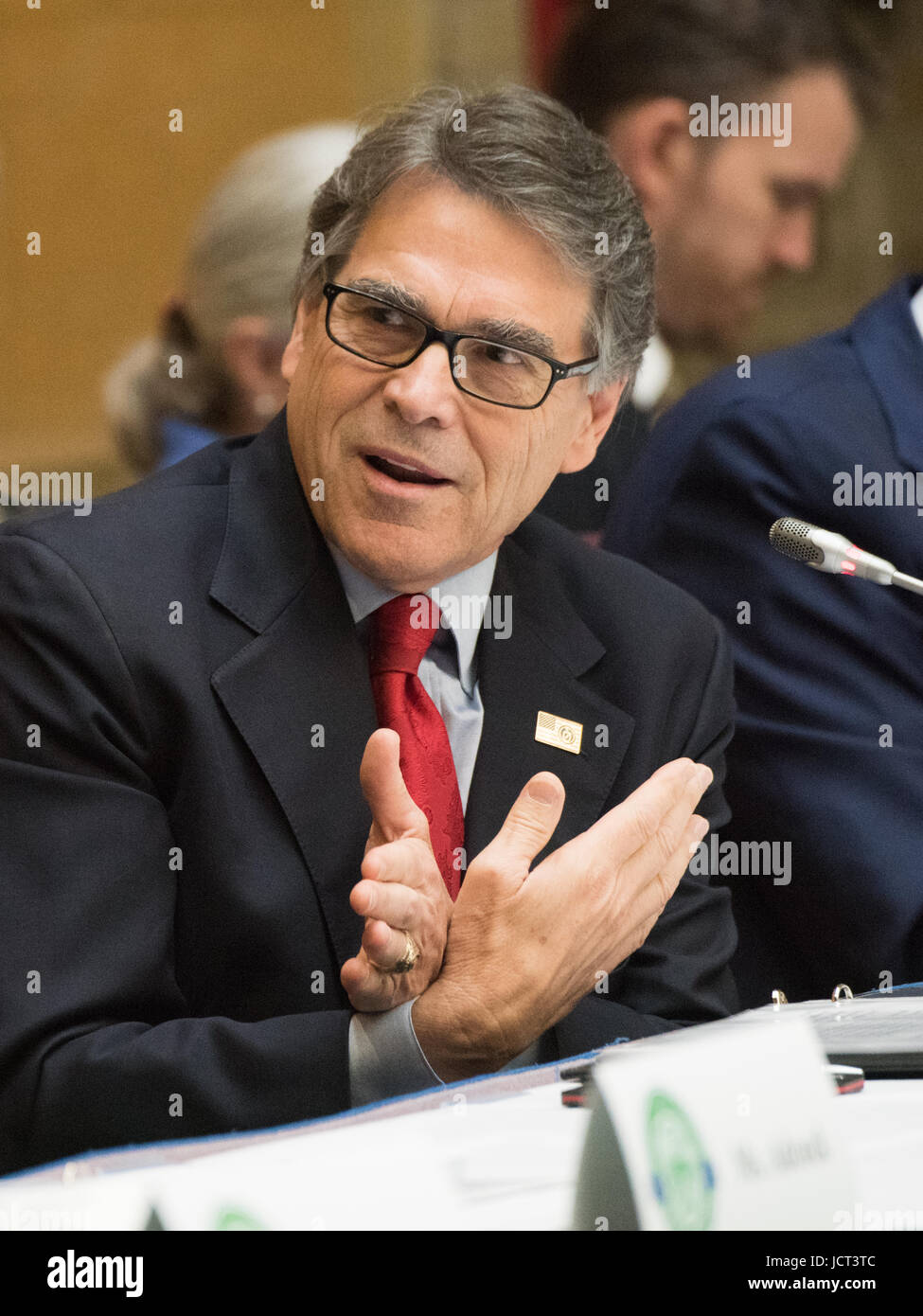Le Secrétaire à l'Énergie des États-Unis Rick Perry parle aux délégués lors de la réunion inaugurale de l'Équipe spéciale interinstitutions sur l'agriculture et la prospérité rurale au Ministère de l'Agriculture le 15 juin 2017 à Washington, D.C. Banque D'Images