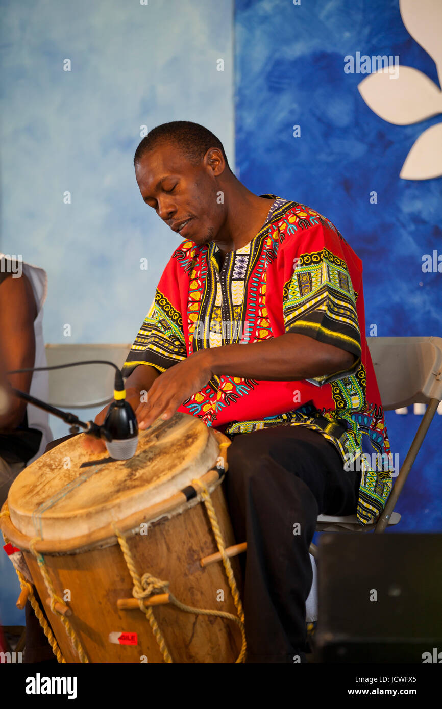 Musique africaine traditionnelle Banque de photographies et d'images à  haute résolution - Alamy