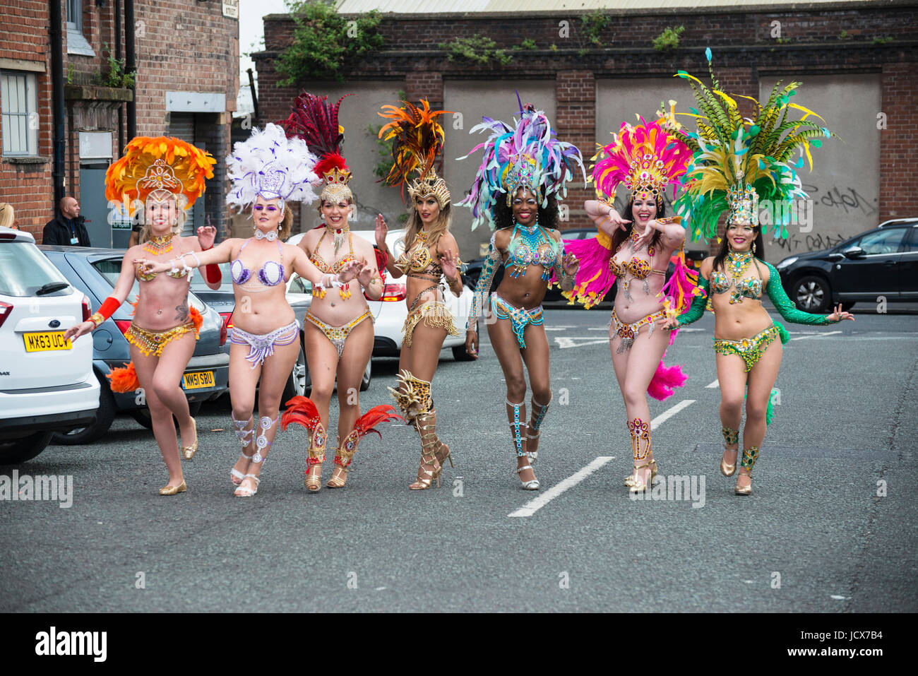 Brazilica, un mois de célébration de la culture brésilienne Rio à Liverpool où danseurs et batteurs Reggae Samba effectuer pendant un mois de Carnival Banque D'Images