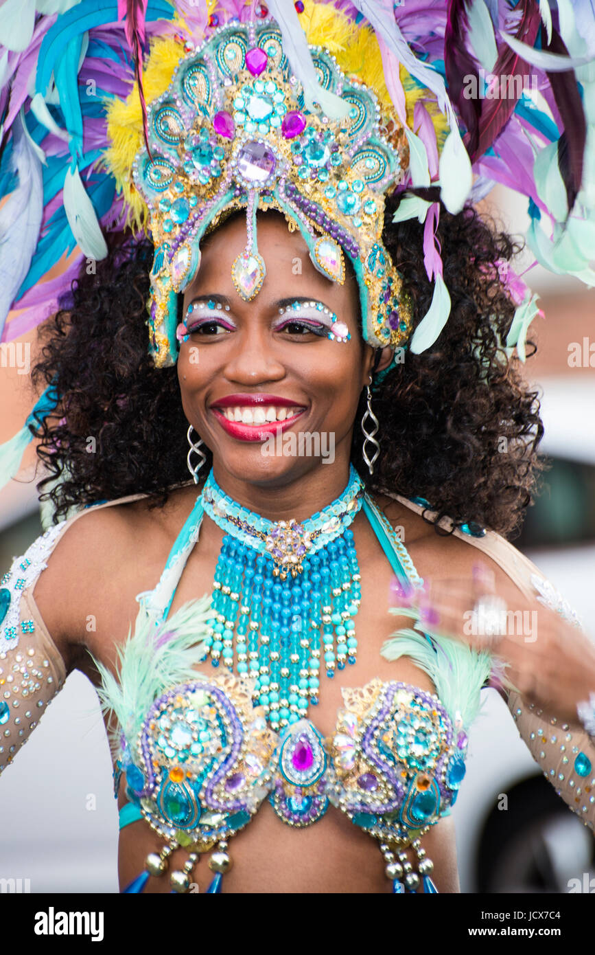 Brazilica, un mois de célébration de la culture brésilienne Rio à Liverpool où danseurs et batteurs Reggae Samba effectuer pendant un mois de Carnival Banque D'Images