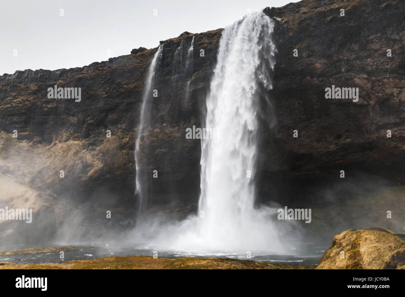 Seljalandfoss, cascade naturelle la populaires de la nature islandaise Banque D'Images
