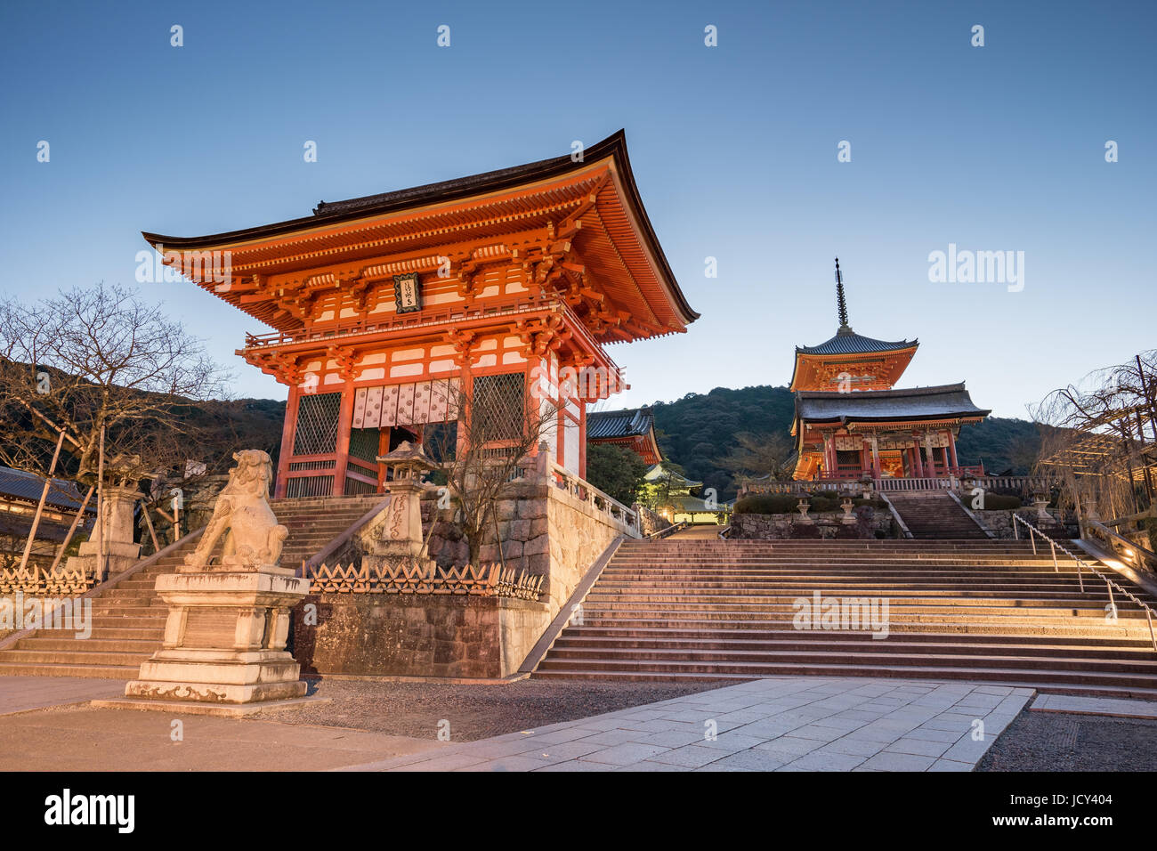 Kyoto, Japon - 31 décembre 2015 : lever du soleil à Kyoto Kiyomizu dera avec le matin, Kyoto, Japon Banque D'Images